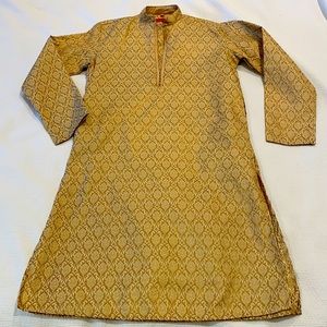 Men’s kurta set in gold